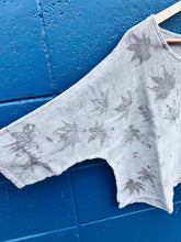 Load image into Gallery viewer, Maple leaf blue crop Top - Linen M
