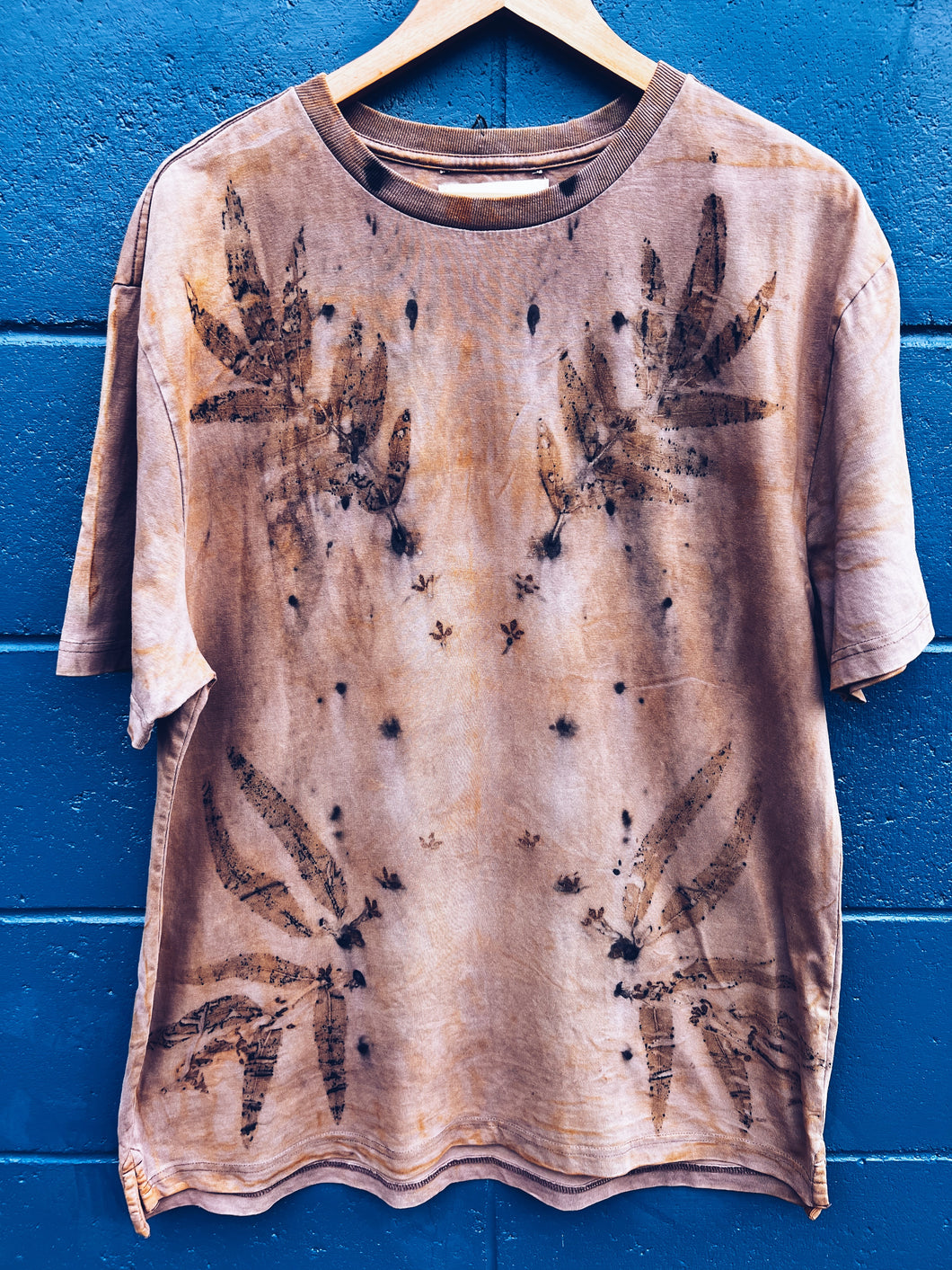 Earthy Gum ~ Men's / Unisex Tee ~ Cotton M/L