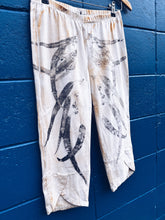Load image into Gallery viewer, Wild Botanical Leggings ~ Cotton ~ S/M
