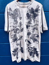 Load image into Gallery viewer, Feijoa Explosion ~ Men&#39;s / Unisex Tee ~ Cotton L/XL
