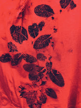 Load image into Gallery viewer, Red Feijoa top ~ Cotton L
